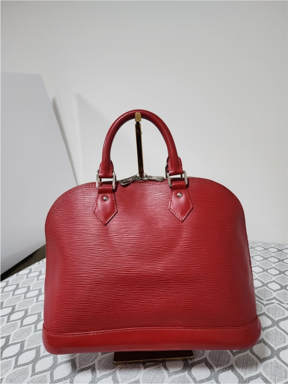LOUIS VUITTON Epi Alma PM Bag Red - Picture 3 of 14